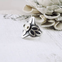 Load image into Gallery viewer, AM – Silver & Gold Pod Saddle Ring (SS + 14k) (Size: 7.5)