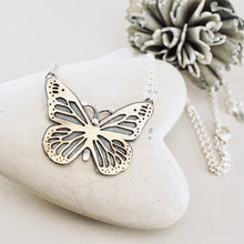 Load image into Gallery viewer, AM - Golden Brass Butterfly - Suelta y Confia