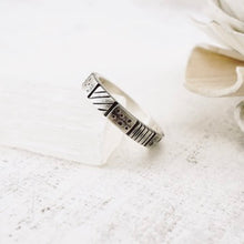 Load image into Gallery viewer, LS – Lines and Dots Silver Band (SS) (Size: 8)