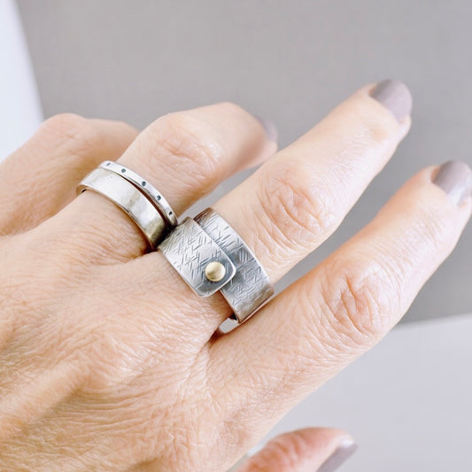 Cross Hatch Unisex Ring – Gold Accent