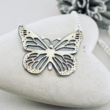 Load image into Gallery viewer, AM - Golden Brass Butterfly - Suelta y Confia