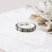 Load image into Gallery viewer, LS – Lines and Dots Silver Band (SS) (Size: 8)