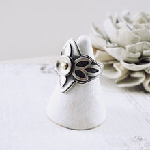 Load image into Gallery viewer, AM – Silver & Gold Pod Saddle Ring (SS + 14k) (Size: 7.5)