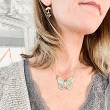 Load image into Gallery viewer, AM - Golden Brass Butterfly - Suelta y Confia