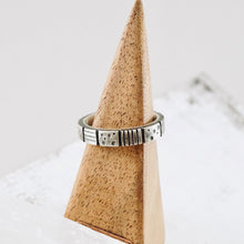 Load image into Gallery viewer, LS – Lines and Dots Silver Band (SS) (Size: 8)