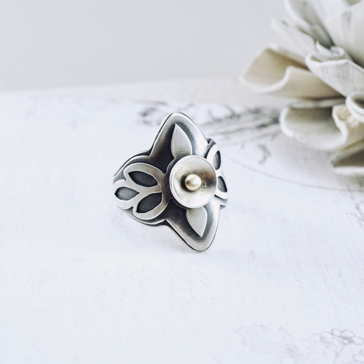 Silver & Gold Pod Saddle Ring (Size: 7.5)