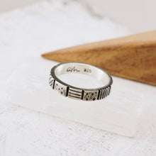 Load image into Gallery viewer, LS – Lines and Dots Silver Band (SS) (Size: 8)