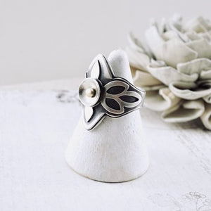 AM – Silver & Gold Pod Saddle Ring (SS + 14k) (Size: 7.5)
