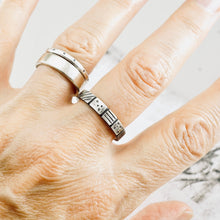 Load image into Gallery viewer, LS – Lines and Dots Silver Band (SS) (Size: 8)