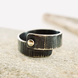 Carpe Diem - Overlapping Unisex Ring (Ridged texture - SS/Gold)