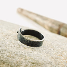 Load image into Gallery viewer, Carpe Diem - Overlapping Unisex Ring (Hammered texture - SS/Gold)